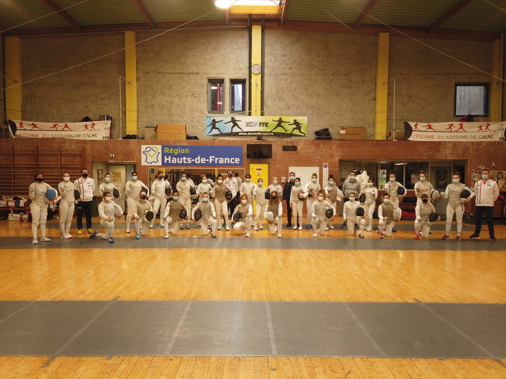 Photo de groupe pour le stage national fleuret dames