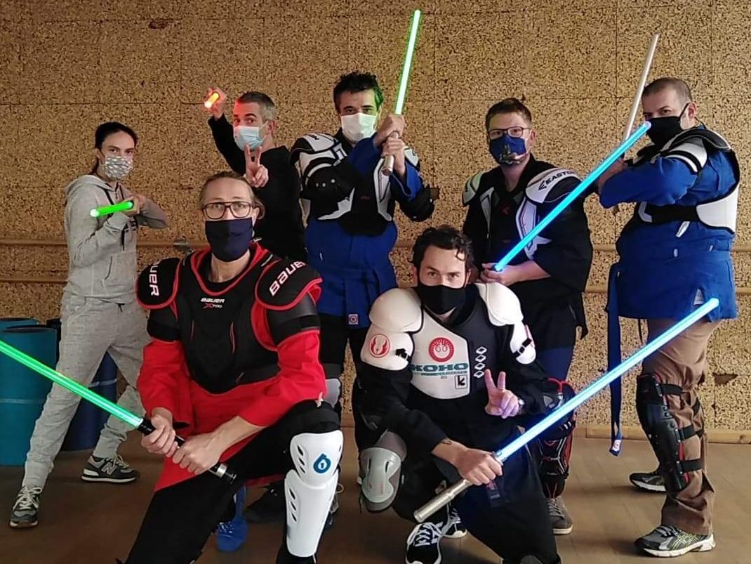 Photo de groupe pour le stage animateurs sabre laser